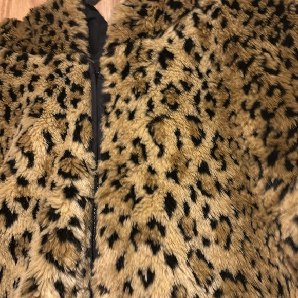 Ladies Vest faux fur, pockets, 2x, nice - Picture 2 of 4